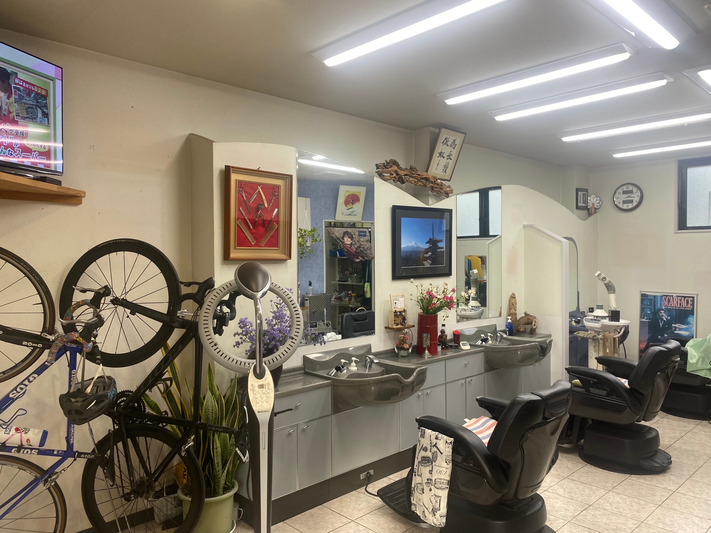 ヘアーサロンきみ様店舗クロス貼替工事