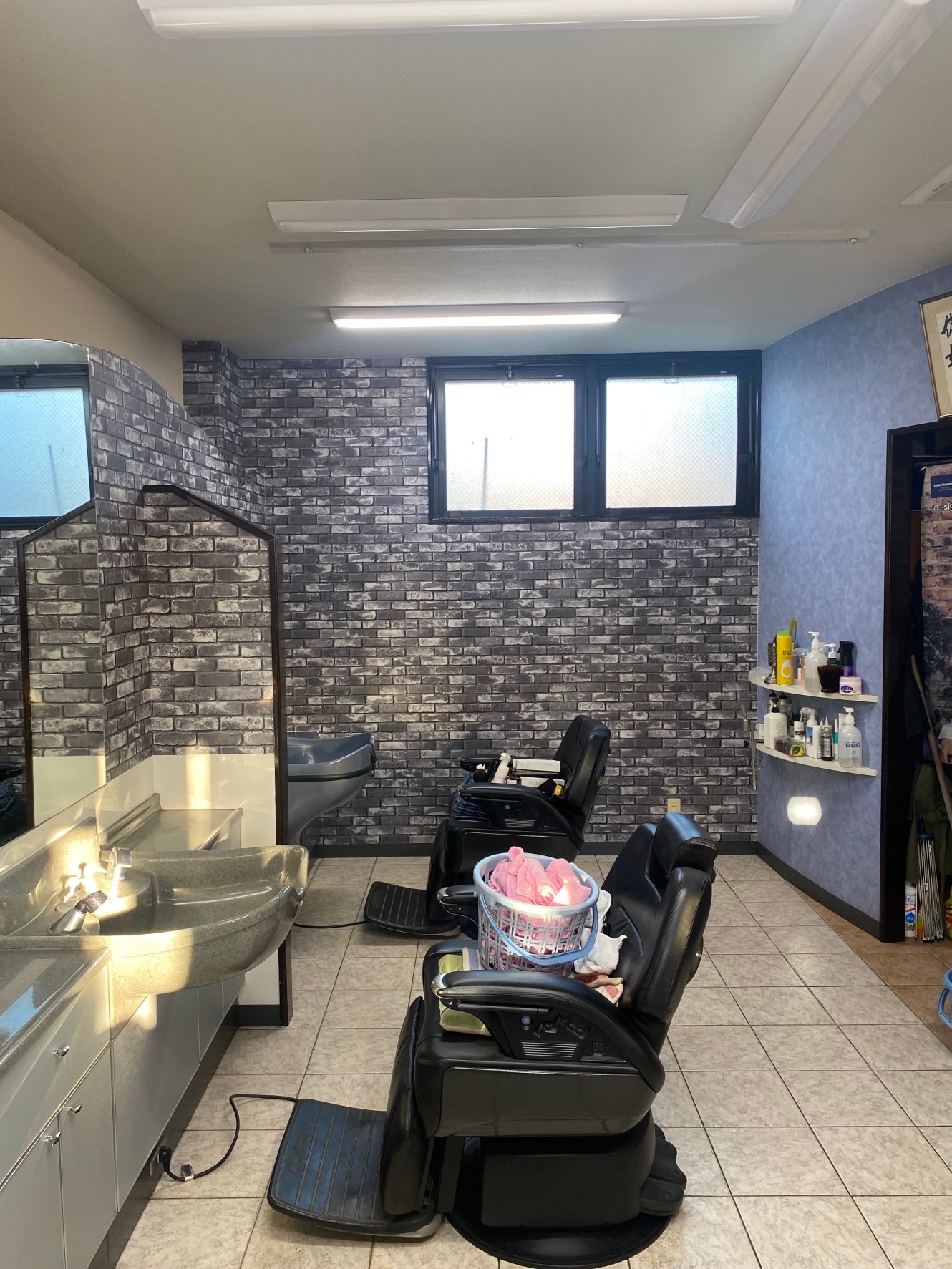 ヘアーサロンきみ様店舗クロス貼替工事