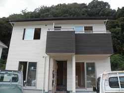 悩まれていた外観の色は、パース図の右側のお色で決められました!