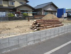 防腐・防蟻処理木材（松杭）による地盤補強工法