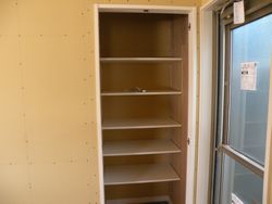 キッチン収納棚 施工中