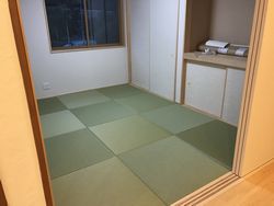 2階和室-縁なし半畳