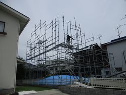 仮設足場組立 施工中